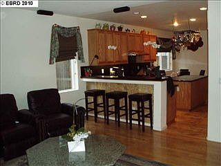 4th image of 525 Sheffield Ct