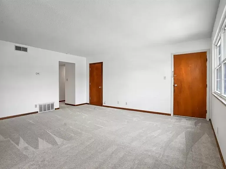 101 21st Avenue Pl — Photo 2