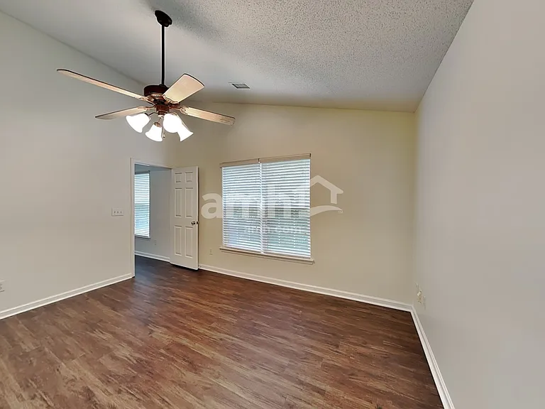 8526 Appledale Dr — Photo 9