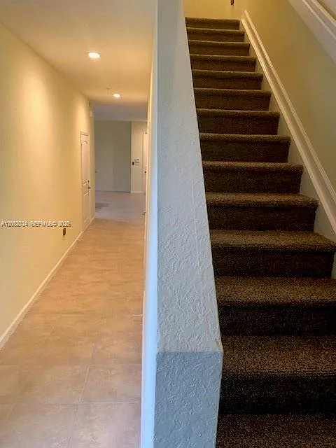 242 SW 7th Ct — Photo 3