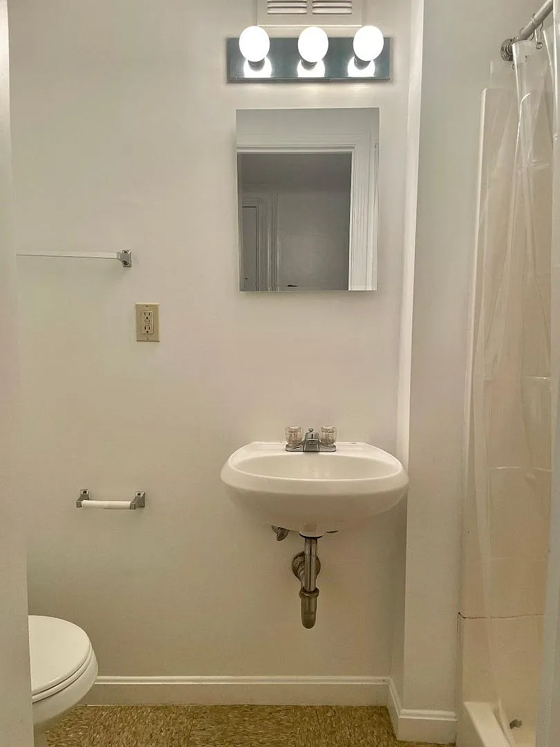 Bright Beacon St. Studio Heat & Hot Water Included | LL Paying Broker Fee — Photo 3