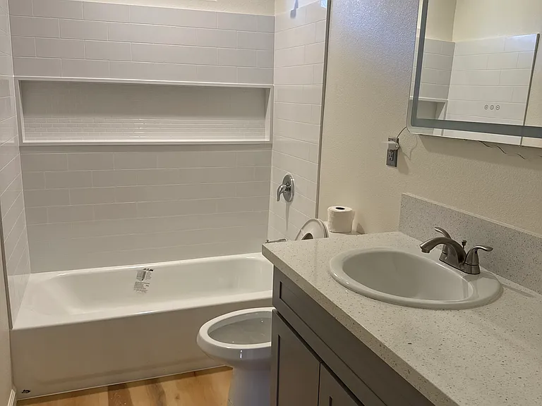 404 N M St #B — Photo 2