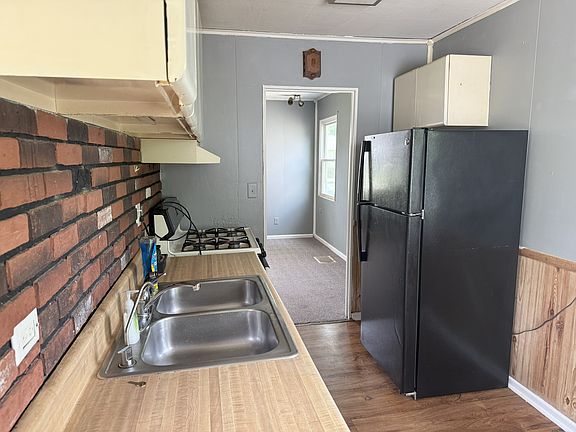 2nd image of 1052 Duxberry Ave