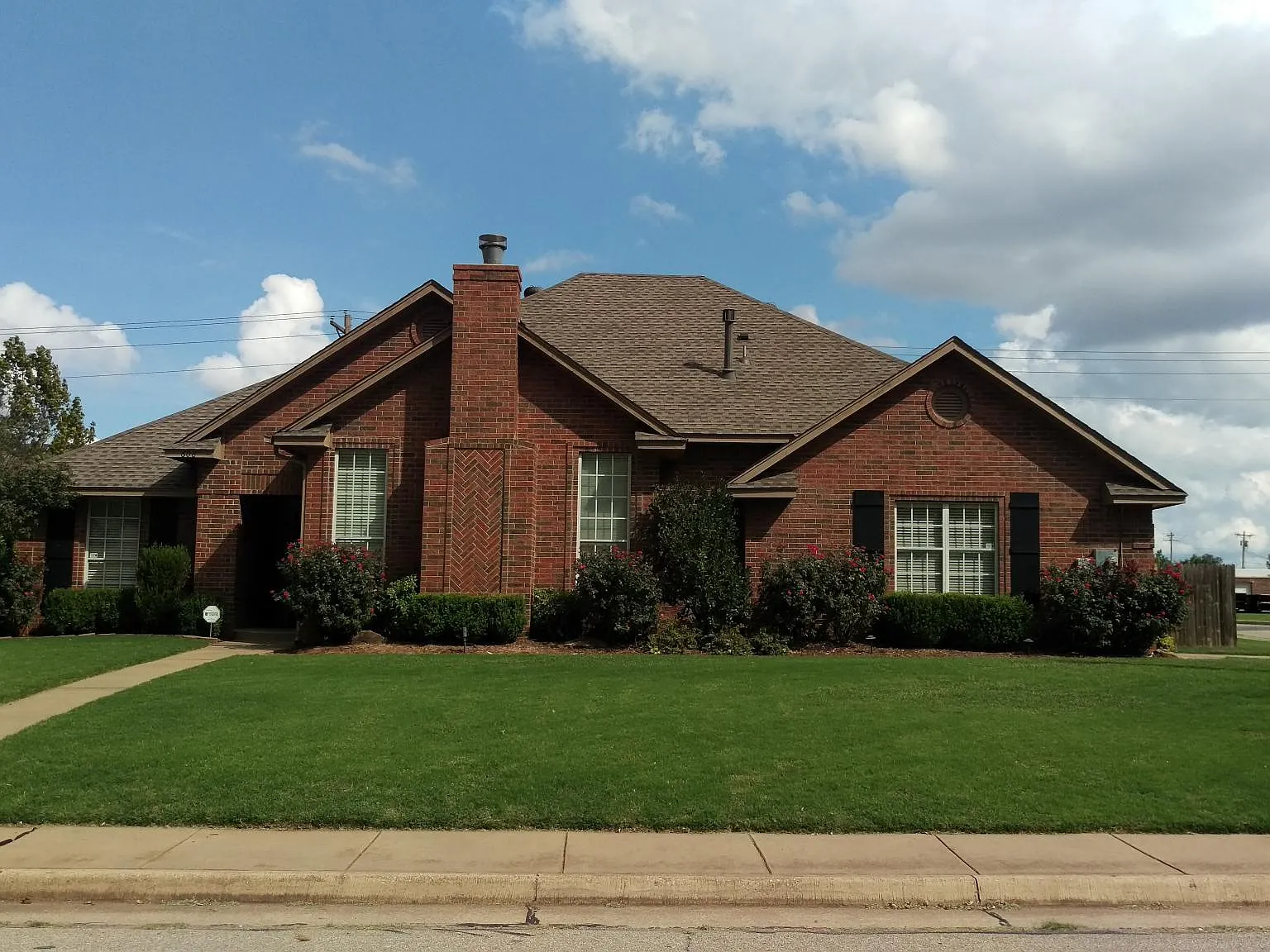3 bed, 1800 sqft, $1,745 — Photo 2