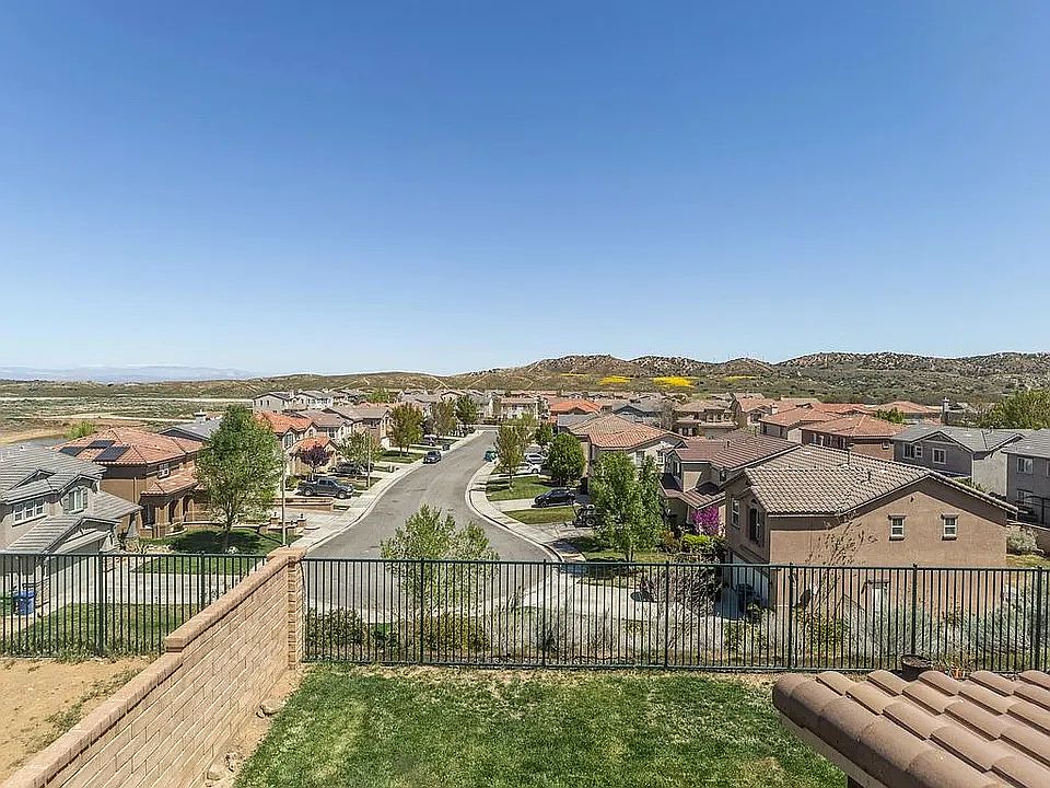 2nd image of 2809 Goldenrain St