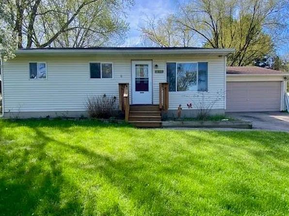 336 Park Ln, Linden, MI 48451