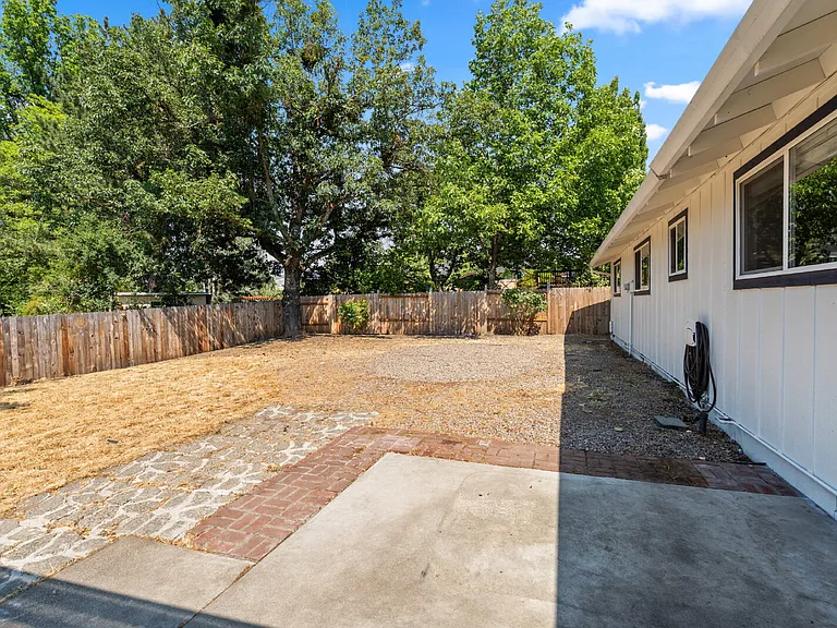 2041 Hybiscus St — Photo 14