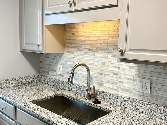 5th image of 1166 Castlevale Dr APT 4