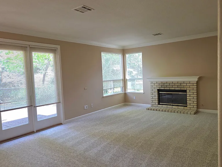 206 Murcia Ct — Photo 12