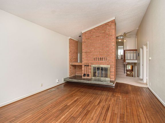5th image of 1409 Locust Ave