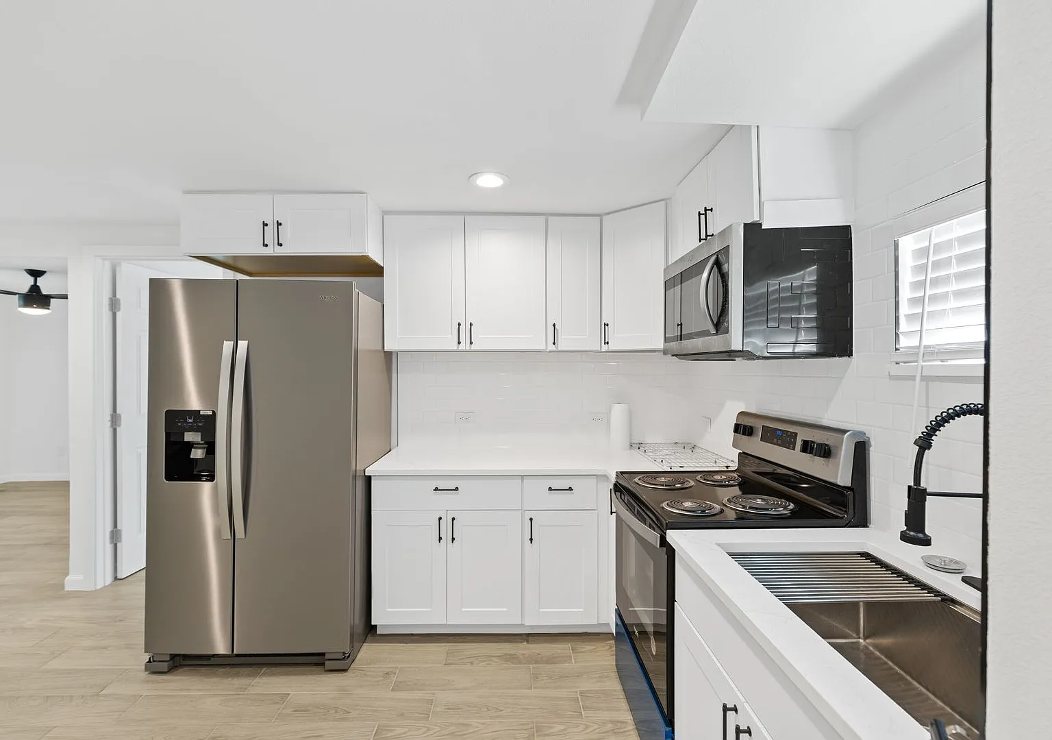 Updated 3 Bed / 2 Bath Two-Level Home with Granite Counters and Fenced Yard in Dallas — Photo 1