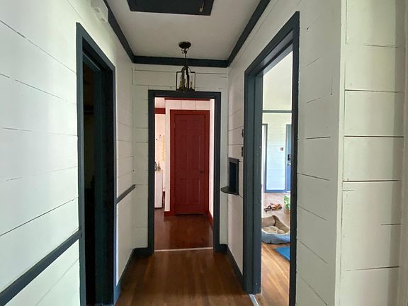 5th image of 1142 Albany St