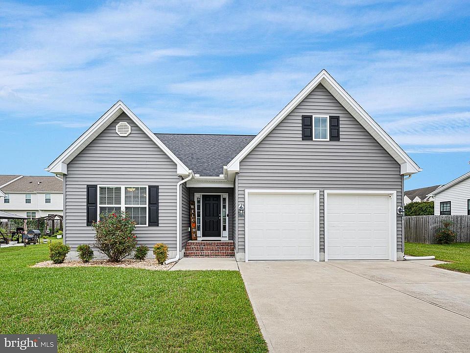 1st image of 131 Belle Ayre Dr