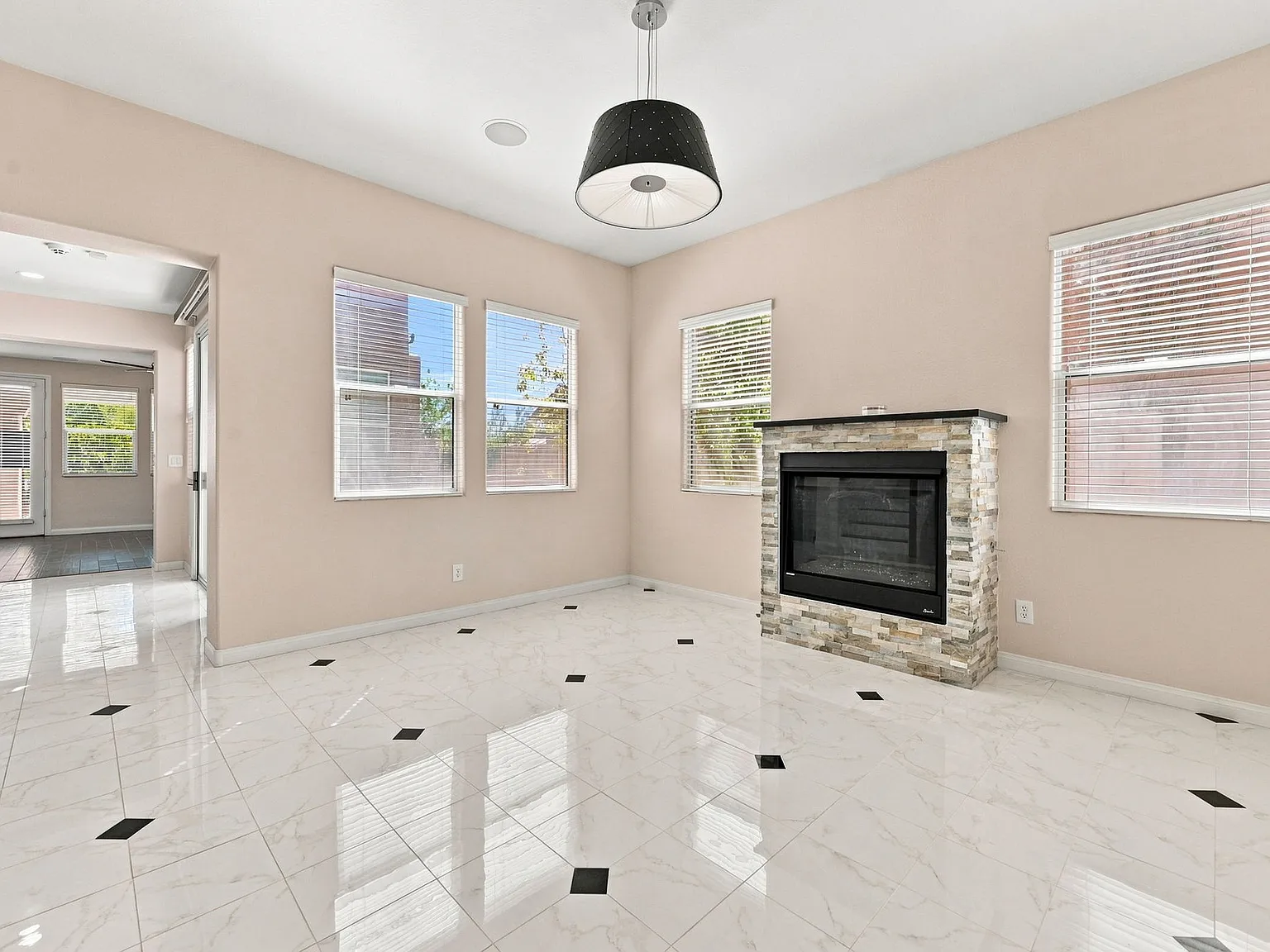 3 bed, 2470 sqft, $2,849 — Photo 2