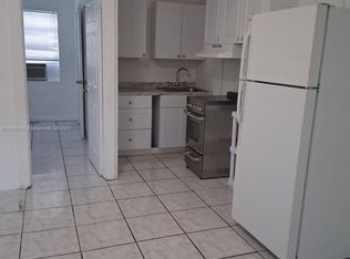 2549 NE 190th St APT 3, Miami, FL 33180