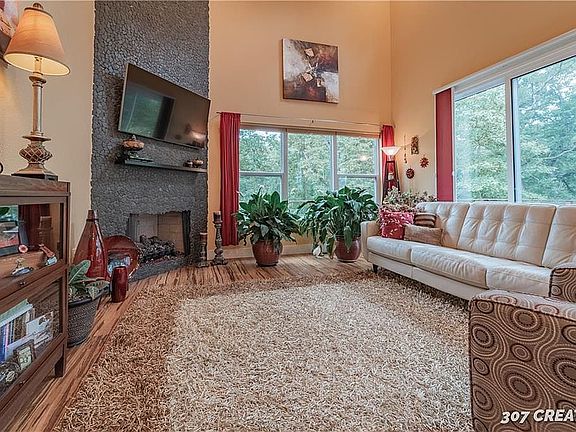 3rd image of 1 Aldershot Cir