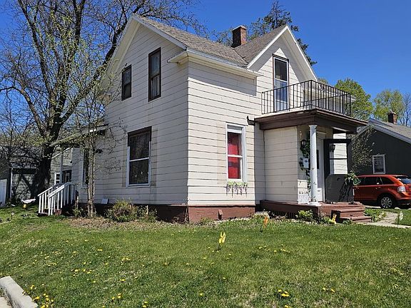 2nd image of 301 4th Ave NE