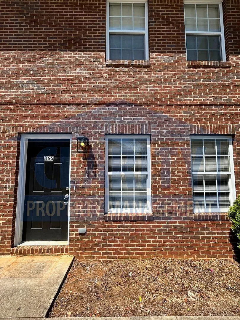 Building Photo - 865 Stone Glen Trl NW