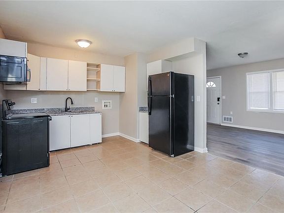 3rd image of 10811 Bennington Ave