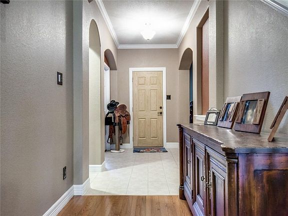 3rd image of 1303 Valley Stream Dr