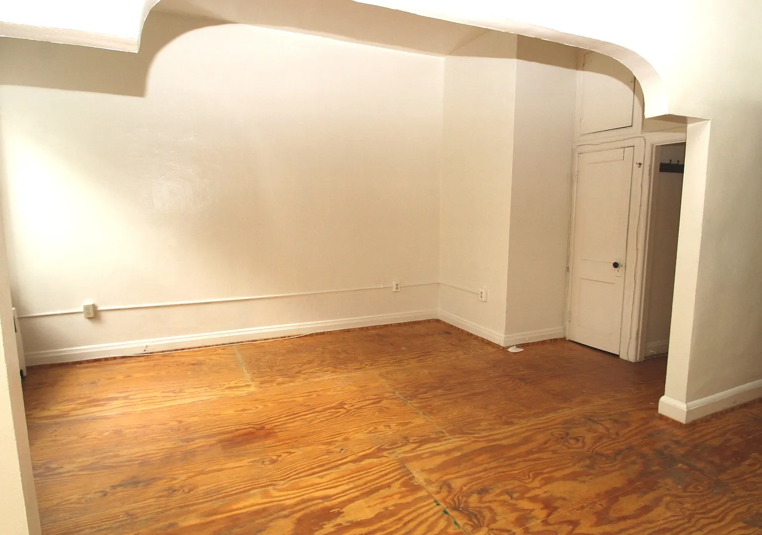 6 E. Preston St. — Photo 4