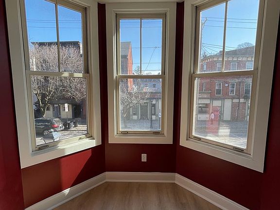 3rd image of 107 Liberty St #Baabafa74