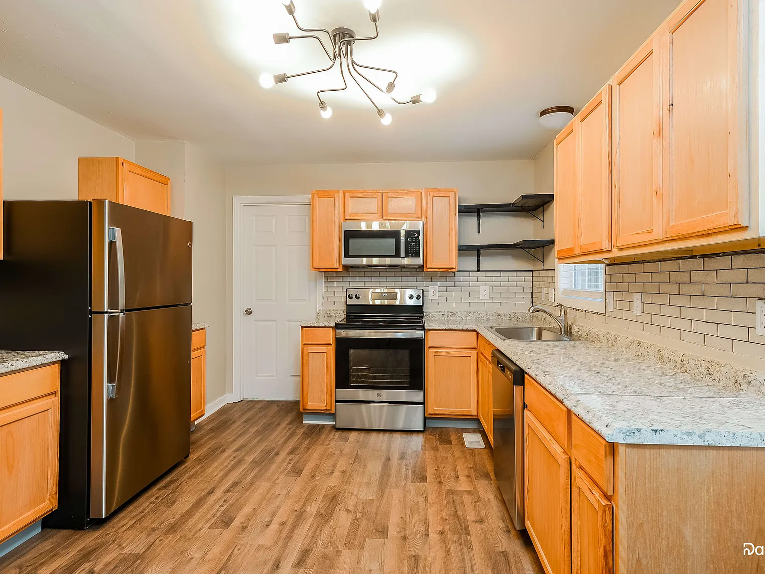 4 bed, 2.5 bath, 1468 sqft, $2,060 — Photo 3