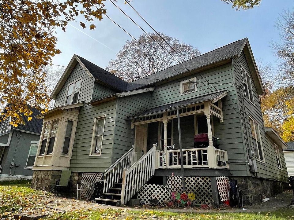 1st image of 842 Davis St