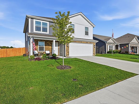 2nd image of 822 Carson Ln
