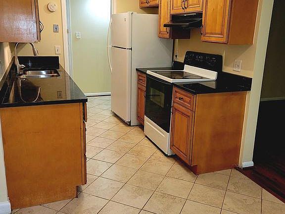3rd image of 2226 Castle Rock Sq 1B