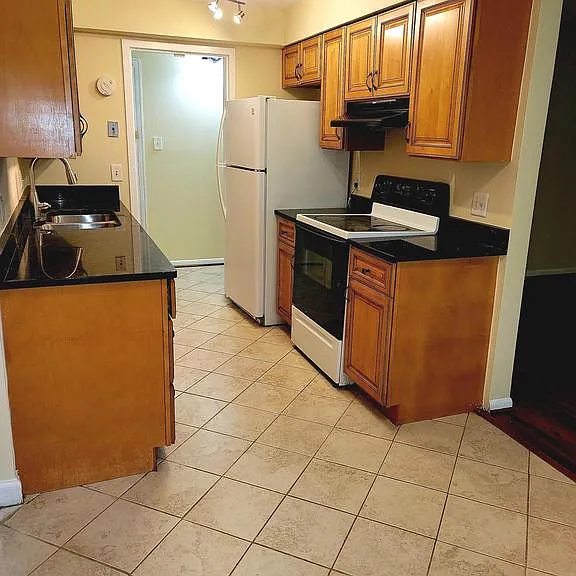 2226 Castle Rock Sq #1B — Photo 3