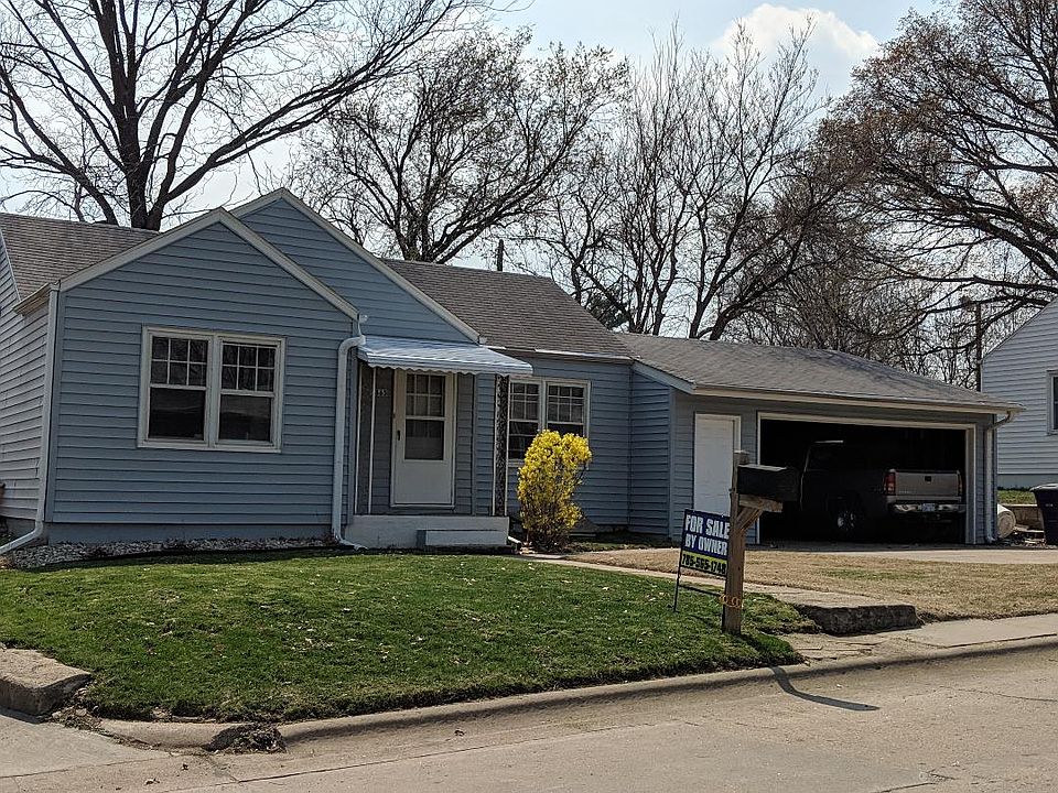 1865 Platt with 2 car garage