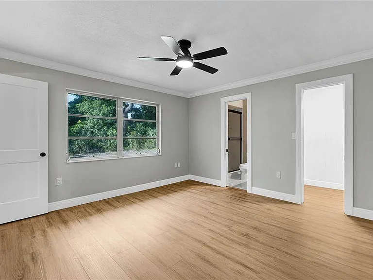1395 Burnt Oak St — Photo 9