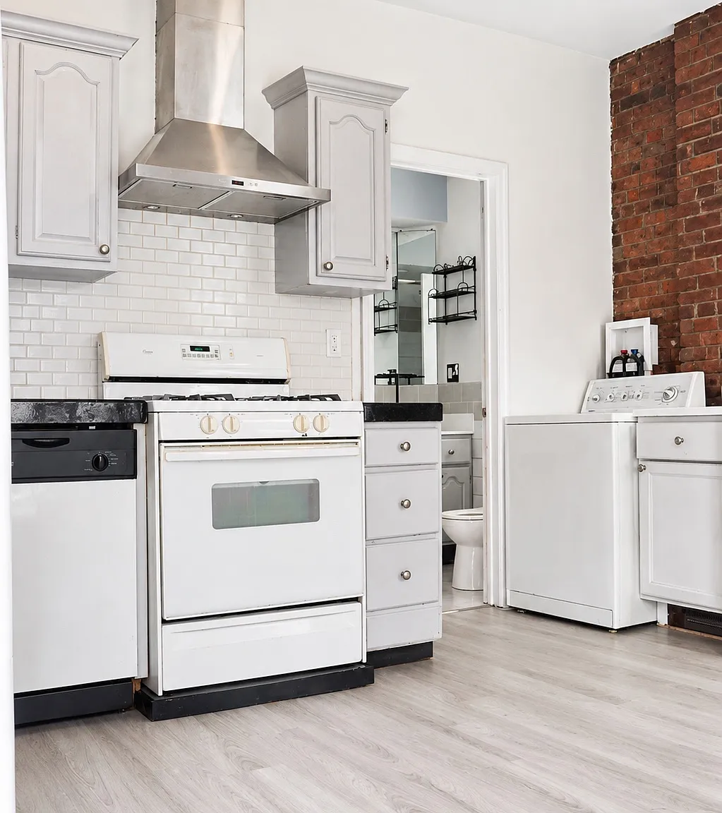 1 bed, 700 sqft, $1,300 — Photo 2