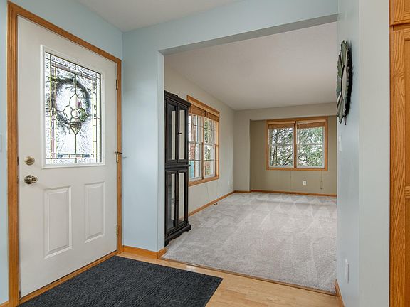 2nd image of 318 Meadow Lark Ln