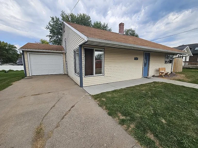 632 Mill St — Photo 2