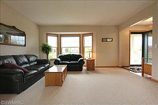 4th image of 7832 Deer Grove Ct NE