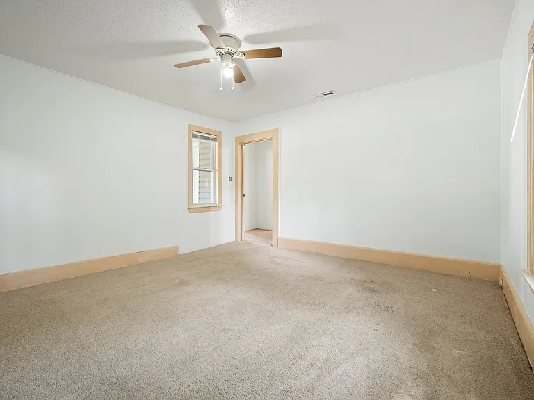 706 N White St — Photo 8