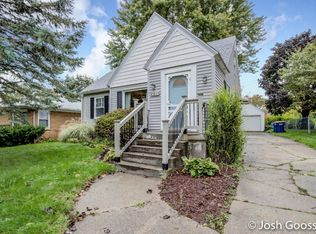 2015 Kenning Dr NW, Grand Rapids, MI 49504