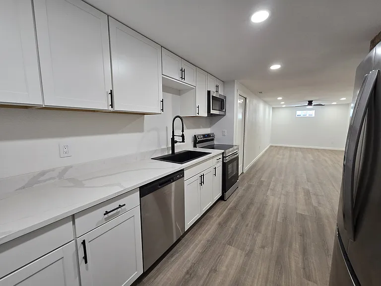 738 E Fountain Blvd — Photo 17