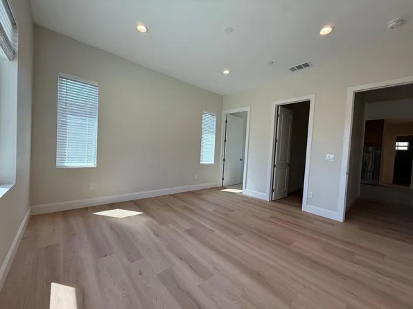 1140 W Donington St #B, Glendora, CA 91741