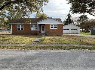 820 W 5th St, Staunton, IL 62088