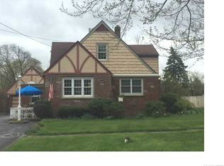 82 Outwater Dr, Lockport, NY 14094