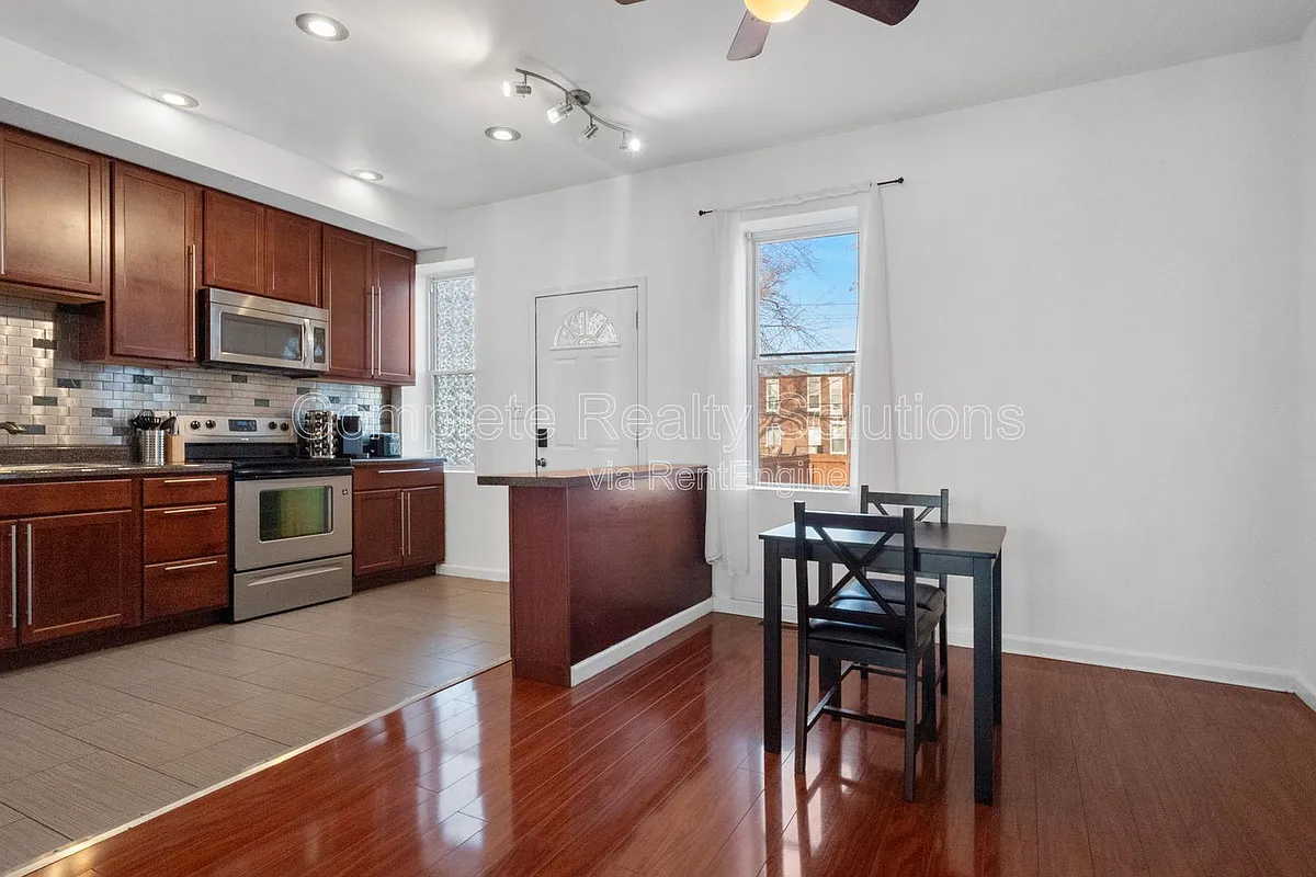 Building Photo - 3833 McRee Ave