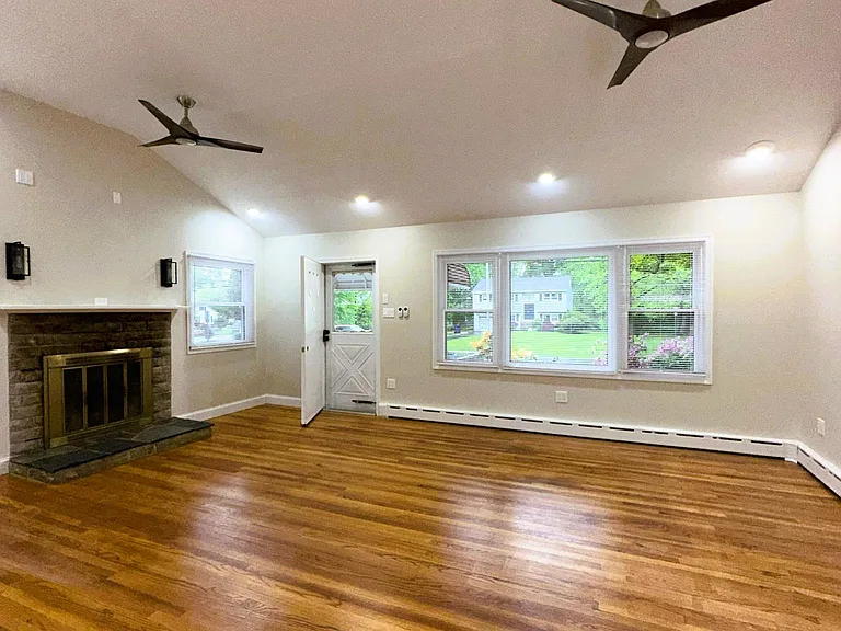 1 Church Ln — Photo 3