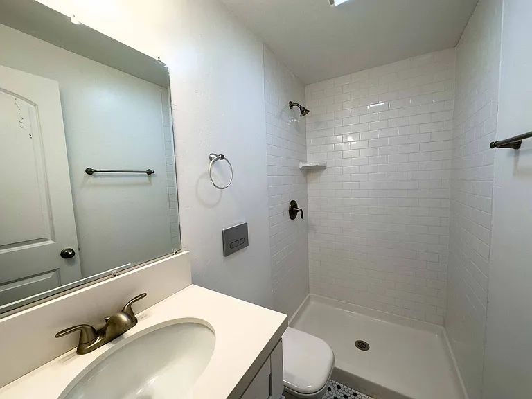 2330 Union St — Photo 6