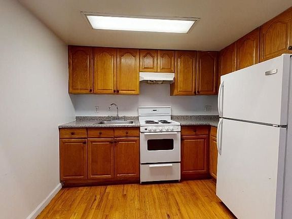 2nd image of 29 Saint Marks Pl APT A