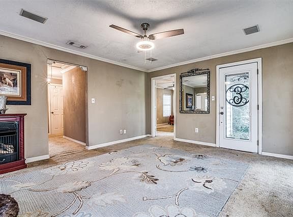 4th image of 712 Live Oak St