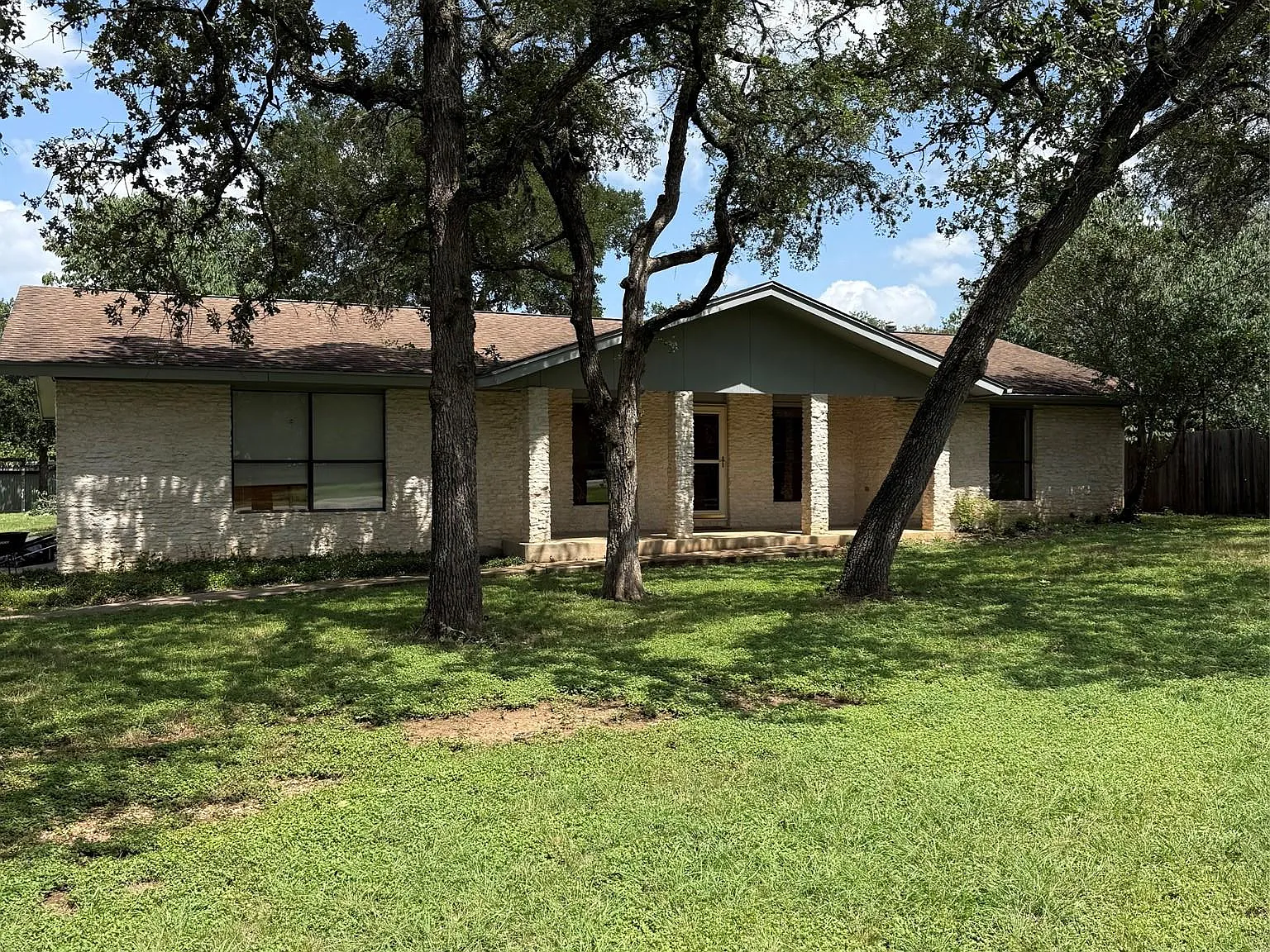 3 bed, 2.0 bath, 1676 sqft, $2,500 — Photo 1