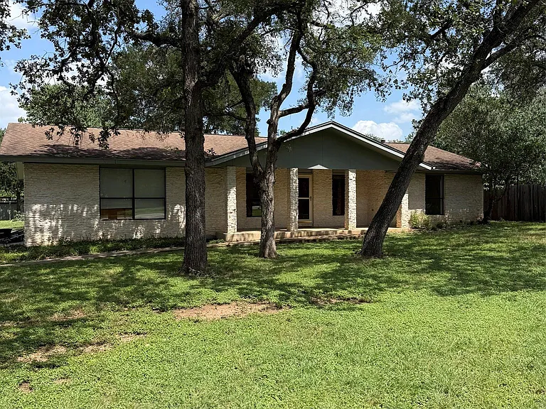 1009 Swallow Dr — Photo 1